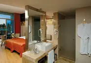 Commodore Elite Suites & Spa