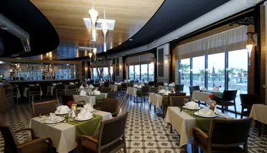 Commodore Elite Suites & Spa
