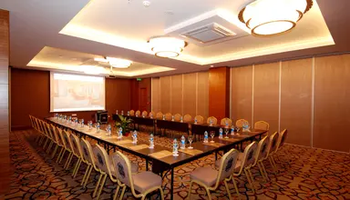 Commodore Elite Suites & Spa