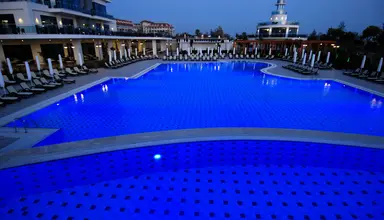 Commodore Elite Suites & Spa