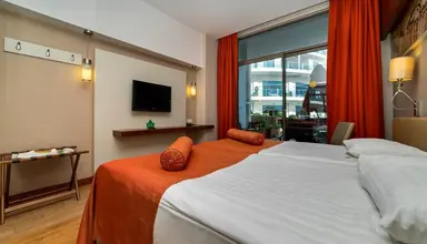 Commodore Elite Suites & Spa
