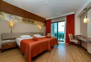 Commodore Elite Suites & Spa
