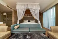 Commodore Elite Suites & Spa