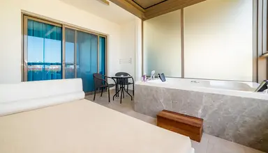 Commodore Elite Suites & Spa