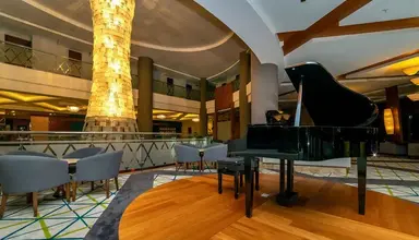 Commodore Elite Suites & Spa