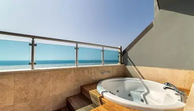 Commodore Elite Suites & Spa