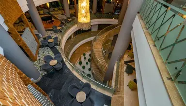 Commodore Elite Suites & Spa