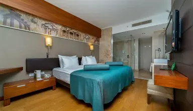 Commodore Elite Suites & Spa