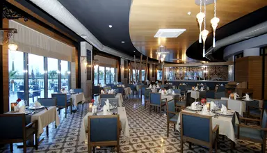 Commodore Elite Suites & Spa