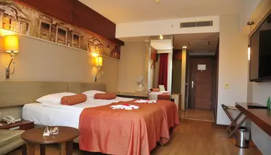 Commodore Elite Suites & Spa
