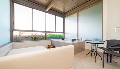 Commodore Elite Suites & Spa