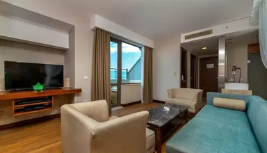 Commodore Elite Suites & Spa