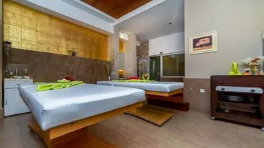 Commodore Elite Suites & Spa