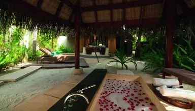 Constance Halaveli Resort