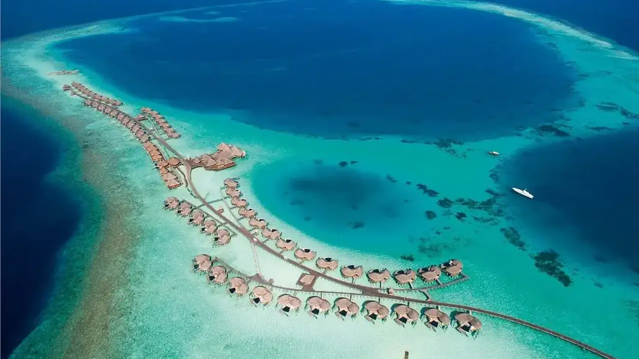 Constance Halaveli Resort