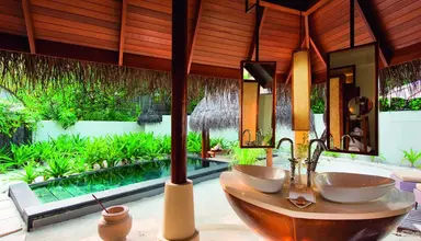 Constance Halaveli Resort