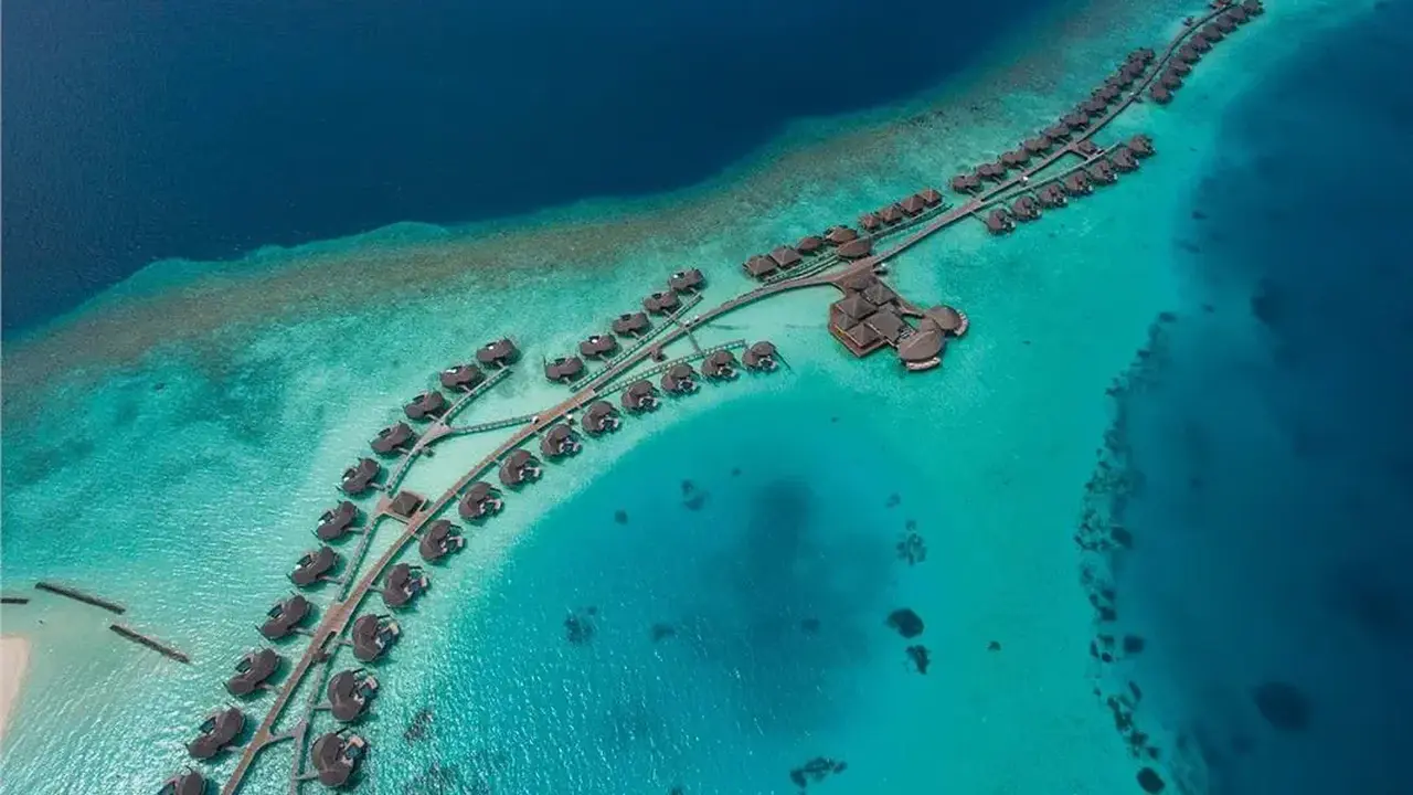 Constance Halaveli Resort