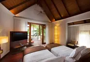 Constance Halaveli Resort