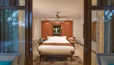 Constance Halaveli Resort