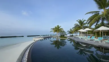 Constance Moofushi Resort