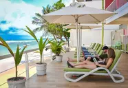 Coral Rock by Bansei