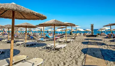 Costa Lindia Beach
