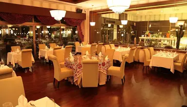 Cratos Premium & Casino