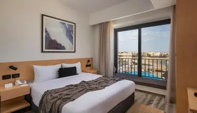 Creek Hotel & Residences