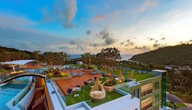 Crest Resort & Pool Villas