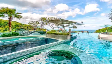 Crest Resort & Pool Villas