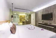 Crest Resort & Pool Villas