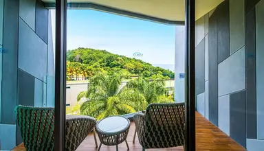 Crest Resort & Pool Villas