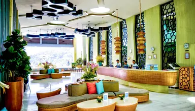 Crest Resort & Pool Villas