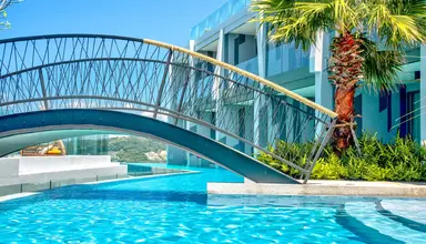 Crest Resort & Pool Villas
