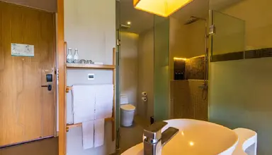 Crest Resort & Pool Villas