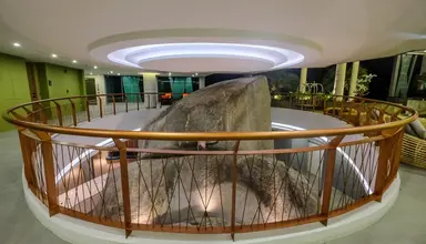 Crest Resort & Pool Villas