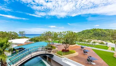 Crest Resort & Pool Villas