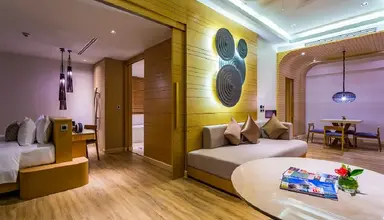 Crest Resort & Pool Villas