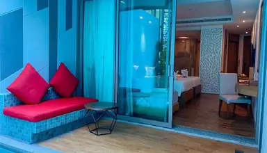 Crest Resort & Pool Villas