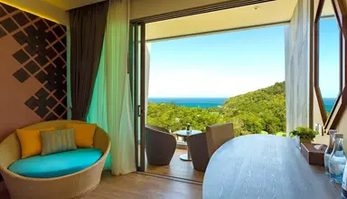 Crest Resort & Pool Villas