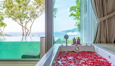 Crest Resort & Pool Villas
