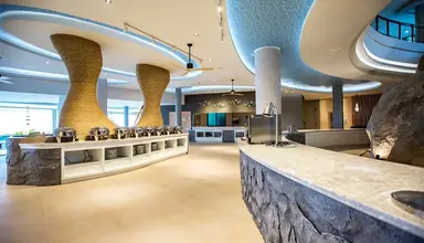 Crest Resort & Pool Villas