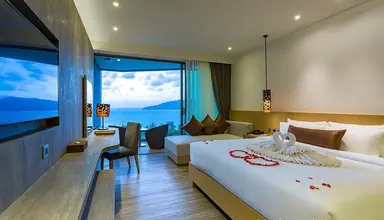 Crest Resort & Pool Villas