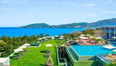 Crest Resort & Pool Villas