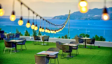Crest Resort & Pool Villas