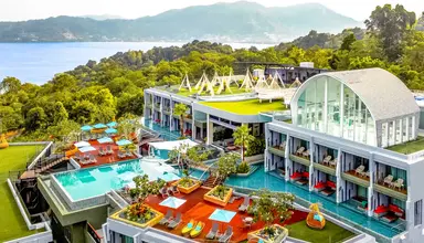 Crest Resort & Pool Villas