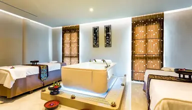 Crest Resort & Pool Villas