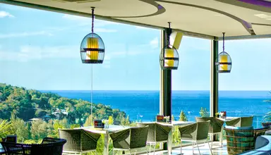 Crest Resort & Pool Villas