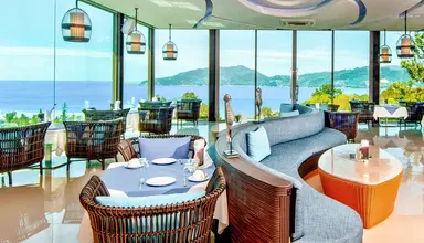 Crest Resort & Pool Villas