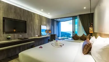 Crest Resort & Pool Villas